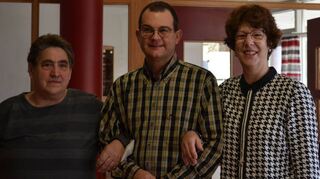 Kornelia Nadel (v. l.) wird von Heimleiter Markus Hübl ebenso in den Ruhestand verabschiedet wie Maria Neuberger.