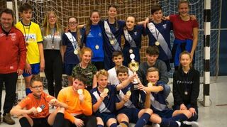 Die Lußheimer Konfis, eine Spielgemeinschaft aus Altlussheim und Neulussheim, präsentiert sich zuletzt, nämlich 2020, sehr gut vorbereitet und trägt den Sieg beim Konfi Cup davon.