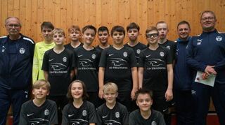 Die D-Junioren der Spvgg 06 Ketsch können trotz des letzten Platzes beim U 13 Masters mit sich zufrieden sein – gegen den späteren Turniersieger 1. FC Köln gibt es in der Vorrunde immerhin ein 0:0-Remis.