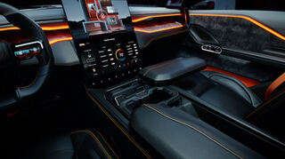 mid Groß-Gerau - Das Cockpit mit großem Touchscreen-Display, dessen unterer Teil herausgenommen und als Tablet eingesetzt werden kann.