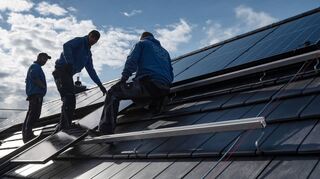 Eine Photovoltaikanlage auf dem Dach unterstützt die Stadt Schwetzingen mit bis zu 2500 Euro. Und Solaranlagen sind seit Jahresbeginn ja auch von der Mehrwertsteuer befreit.