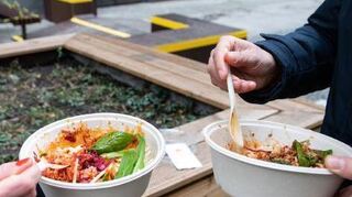 Durch Essen zum Mitnehmen entsteht viel Müll.