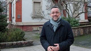 Die Läden sind zu: Das Hockenheimer Pfarrhaus hat Pfarrer Christian Müller bei seinem Dienstantritt nicht bezogen, da es ab März saniert werden soll und er nicht nach fünf Monaten umziehen möchte. Im Wandel ist aber noch einiges mehr.