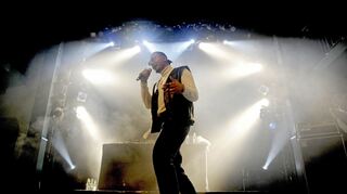 Apache 207 gibt am Samstag ein ausverkauftes Zusatzkonzert in der Mannheimer SAP Arena.