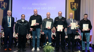 Bürgermeister Uwe Grempels (v. l.) mit Renata da Silva vom DRK und den Blutspendern Thorsten Schmidt, Milko Höppner, Dietmar Bierlein, Ludwig Raff und Klemens Boos, die beim Neujahrsempfang geehrt wurden.