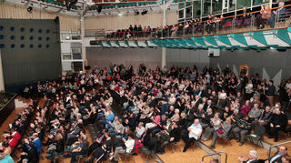 Volles Haus in der Stadthalle: 500 Stühle sind zum Neujahrsempfang im großen Saal aufgestellt worden – deutlich mehr als bei Neujahrsempfängen in den Jahren zuvor.