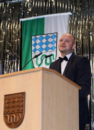Pascal Seider bei seiner ersten Neujahrsansprache beim Neujahrsempfang in Oftersheim.