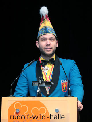 Jens Schneider vom Eppelheimer Carneval Club (ECC) begrüßt die Gäste.