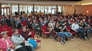 Rund 200 Menschen waren zum Neujahrsempfang in die Rudolf-Wild-Halle in Eppelheim gekommen.