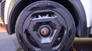 mid Frankfurt - Der Goodyear Eagle GO-Konzeptreifen ist auf 500.000 km ausgelegt, das Profil kann zweimal erneuert werden.