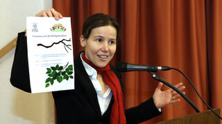 Christiane Banse lädt zum Krabbelgottesdienst ein.