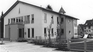 Ein Jahr nach dem ersten Spatenstich konnte der neue Kindergarten St. Josef eingeweiht und am 10. Juli in die Betriebsträgerschaft der katholischen Kirchengemeinde übergeben werden.