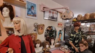 Ein Blick in die 1970er und 1980er Jahre: Die Frisuren waren spannend und es ging mit der Kosmetik richtig los.