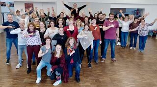 Beim Probenwochenende in Neulußheim holt der Chor noch einmal alles aus sich heraus, um dem Publikum in der Stadthalle eine optimale Show zu bieten.