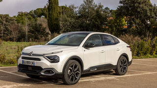 mid Madrid - Der neue Citroen e-C4 X wird in Madrid gebaut.