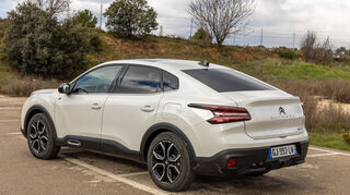 mid Madrid - Der e-C4 X ist ein Crossover-Schrägheck SUV im C-Segment.