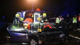 Die Rettungskräfte sind im Einsatz.