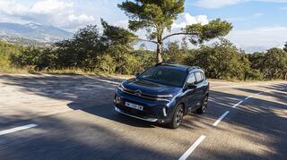 mid Groß-Gerau - Kombiniert einen 110 KW/150 PS Benzinmotor mit dem 81 kW/110 PS Elektromotor: der C5 Aircross Hybrid 180.