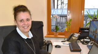 Neue Integrationsmanagerin im Rathaus: Die 45-jährige Nina Dimitrova hat ihren Arbeitsplatz im Verwaltungsgebäude bezogen.