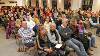 <p>Viele Interessenten lauschten im Lutherhaus (r., v. l.) Uwe Rahn, Jörg Bader und Bettina Leukert.</p>