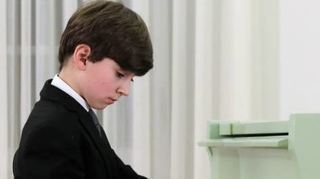 Stefan Patrik Simu (9, Klasse Svetlana Zaharova) beweist Reife an den Tasten.