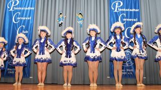 Erhalten tosenden Applaus: die Juniorentanzgruppe des Plankstadter Carneval-Clubs. In ihren Uniformen zeigt sie beim Tanzen ihr ganzes Können.