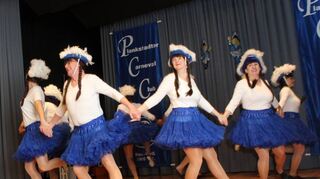 Das „Männer- und Frauenballett“ anstatt nur Männer in Frauenkleidern – eine neue Mischung, die sehr gut ankommt.