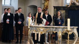 Dr. Franziska Beetschen (v. l.), Steffen Haubner, Uwe Lüttinger, Hans-Peter Theilig und Susanne Bertrand-Baumann führen zusammen durch den Gottesdienst.