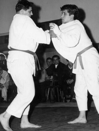 Bereits 1961 betreibt Keller den Kampfsport und gibt später Können, Wissen und Erfahrung an zahlreiche Schüler weiter.