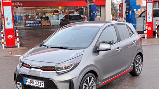 mid Groß-Gerau - Langer Radstand (2,40 Meter), kurze Überhänge und ansteigende Fensterlinie prägen den Kia Picanto in der GT-Line.
