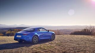 mid Groß-Gerau - Die Alpine A110 ist "Best Car" des Jahres 2023 in der Kategorie Sportwagen G.