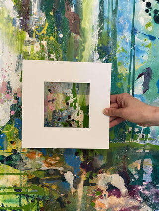 Wird ein Passepartout auf eine beliebige Stelle im Bild gehalten, kann immer etwas neues entdeckt werden. Dabei geht es nicht immer um ein Motiv sondern auch um die Farben.
