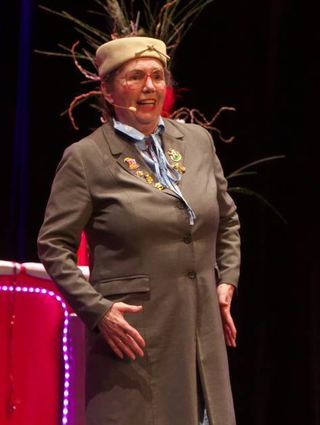 Jutta Hinterberger als Kättl Feierdaach.