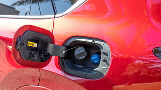 mid Barcelona - Der CX-60 hat noch einen Adblue Tank zur Abgasreinigung.