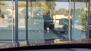 mid Barcelona - Ein Head-up-Display ist an Bord und liefert alle fahrrelevanten Informationen.