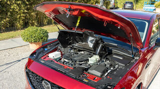 mid Barcelona - Das Herzstück des CX-60 Skyactiv D 200 - der 3,3 Liter Reihen-Sechszylinder-Turbodiesel.