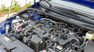 mid Malaga - Das Herzstück des Corolla, in der kleineren Motorisierung wird ein 1,8 Liter Vierzylinder Motor mit einem Elektromotor gekoppelt. Die Systemleistung beträgt 103 kW/140 PS.