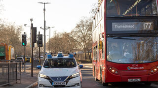 mid Groß-Gerau - Erprobt wurden die Technologien auf den Straßen Londons mit einem vernetzten und autonomen Fahrzeug (CAV), das auf einem Nissan Leaf basiert.
