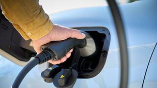 mid Lissabon - Für Europa rüstet ORA den Funky Cat mit CCS-Ladeanschluss aus. Maximale DC-Ladeleistung bei der großen 63-kWh-Batterie: 67 kW.