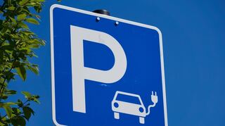 mid Groß-Gerau - Elektroautos genießen viele Privilegien, wenn sie ein E-Kennzeichen haben.
