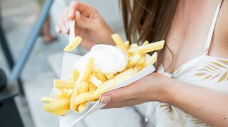 Beim Intervallfasten dürfen Sie zu bestimmten Zeiten all das essen, worauf Sie Lust haben.