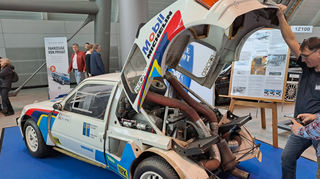 mid Stuttgart - Unter dem aufklappbaren Heck steckt der 382 kW/520 PS starke Rallye-Motor.