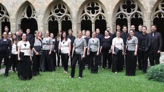 Sie reisen aus ganz Baden-Württemberg projektweise zu Probenwochenenden an: die Damen und Herren des Jungen Kammerchors Rhein-Neckar mit Dirigent Mathias Rickert (rechts).