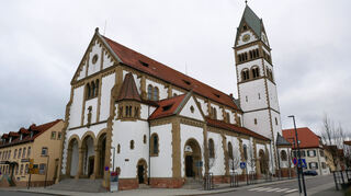Die 1905 im neoromanischen Still erbaute katholische Kirche St. Sebastian in Ketsch.
