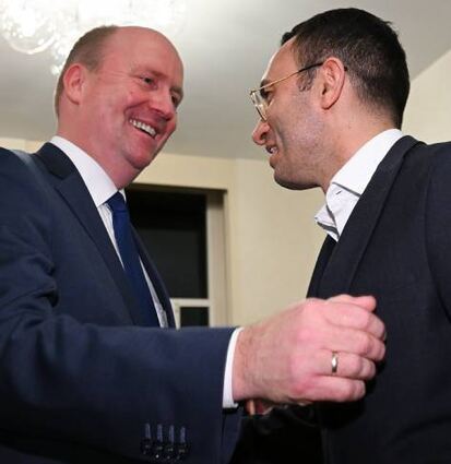 Stichwahl: Uwe Becker (CDU, l.) und Mike Josef von der SPD.