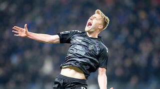 Jubelschrei: Waldhofs Fridolin Wagner freut sich über seinen Treffer zum zwischenzeitlichen 1:1-Ausgleich. Der Anfang eines spektakulären Doppelschlags des SVW.