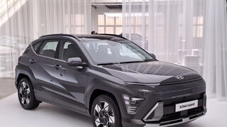 mid Berlin - Aktive Luftklappen gibt es auch an der Front des KONA Hybrid.