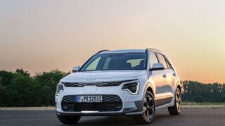 mid Groß-Gerau - Der Kia Niro bekam den WWCOTY-Award des Jahres 2023.