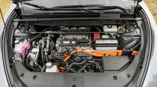 mid Marseille - Der Motorraum des RZ 450e. 200 kW/313 PS Systemleistung liefern die zwei Elektromotoren.