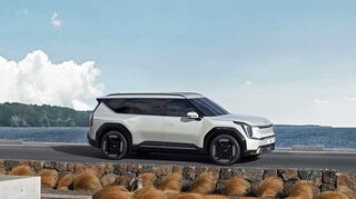 mid Groß-Gerau - Mit seinem kantigen Design wirkt der neue Kia EV9 futuristisch.